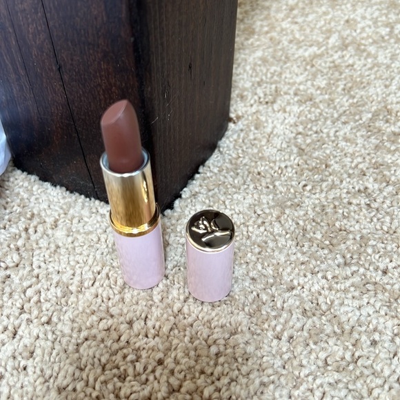 Mary Kay suede 4845 high profile creme lipstick. - Picture 1 of 8